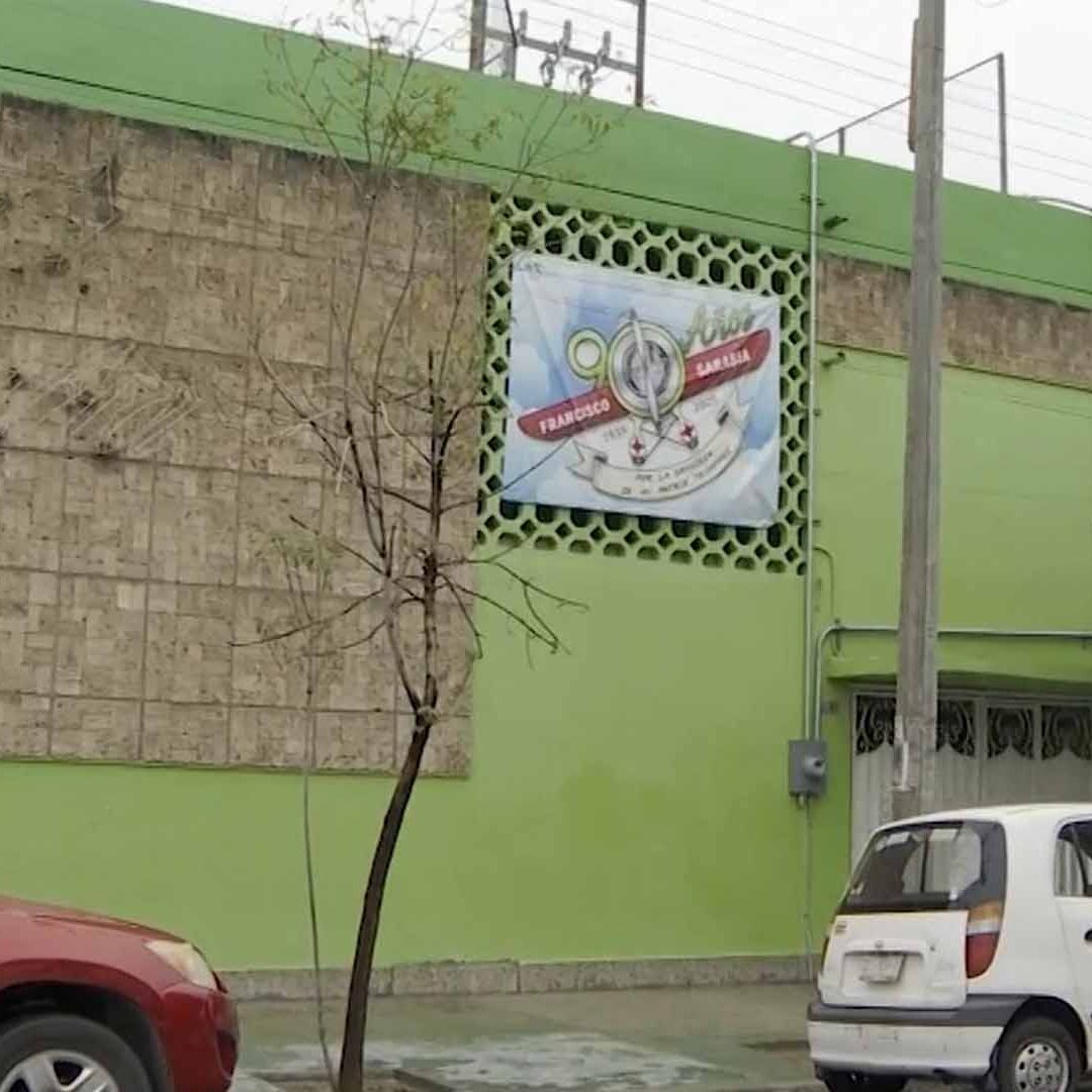 Hombre Cae de la Azotea de Primaria en Gómez Palacio