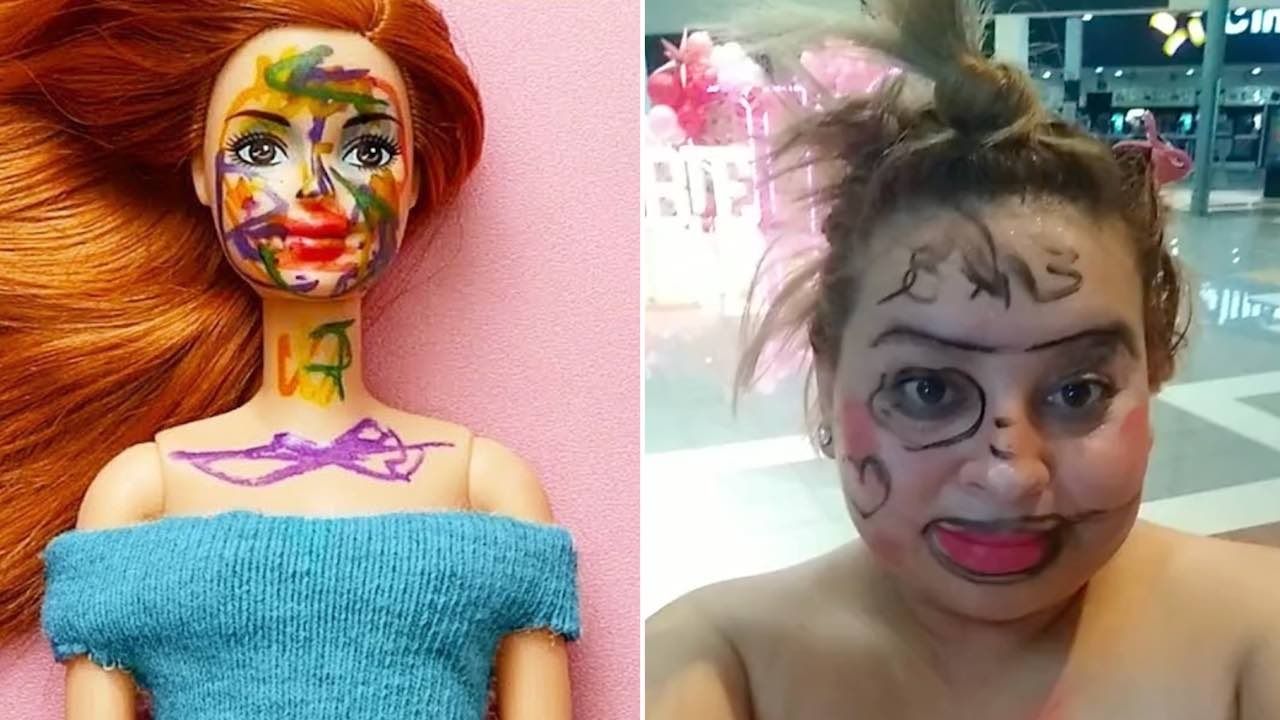 Se disfraza de Barbie rayada para ver la película
