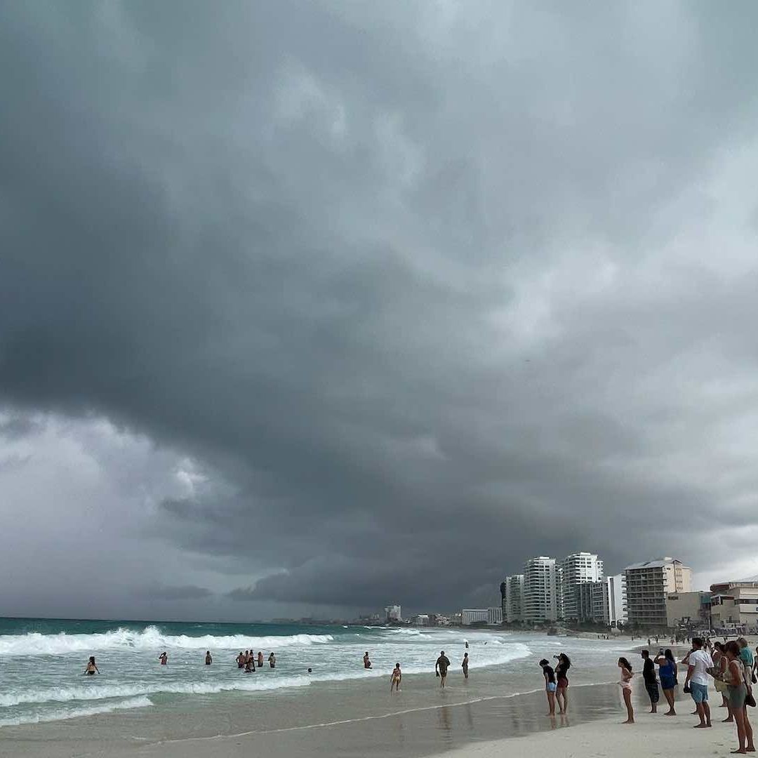 Esto es lo que debes hacer en caso de huracán si estás en la playa
