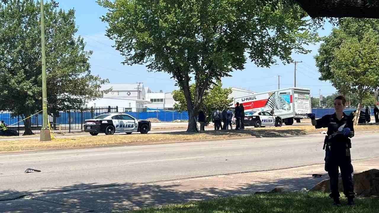 Policías atienden tiroteo en Dallas, Texas