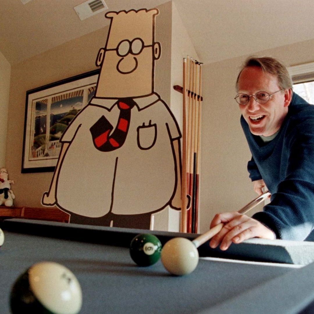 Scott Adams jugando billar