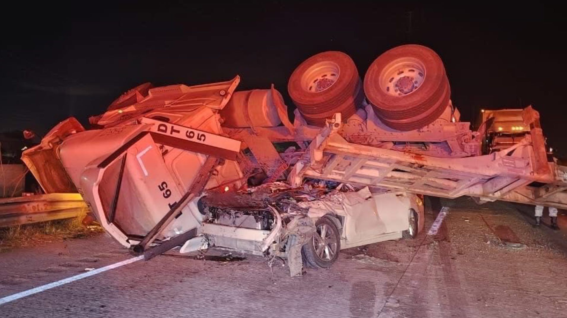 Continúa Cierre en Arco Norte y Tráfico en Autopista México Puebla por Accidente de Tráiler y Auto