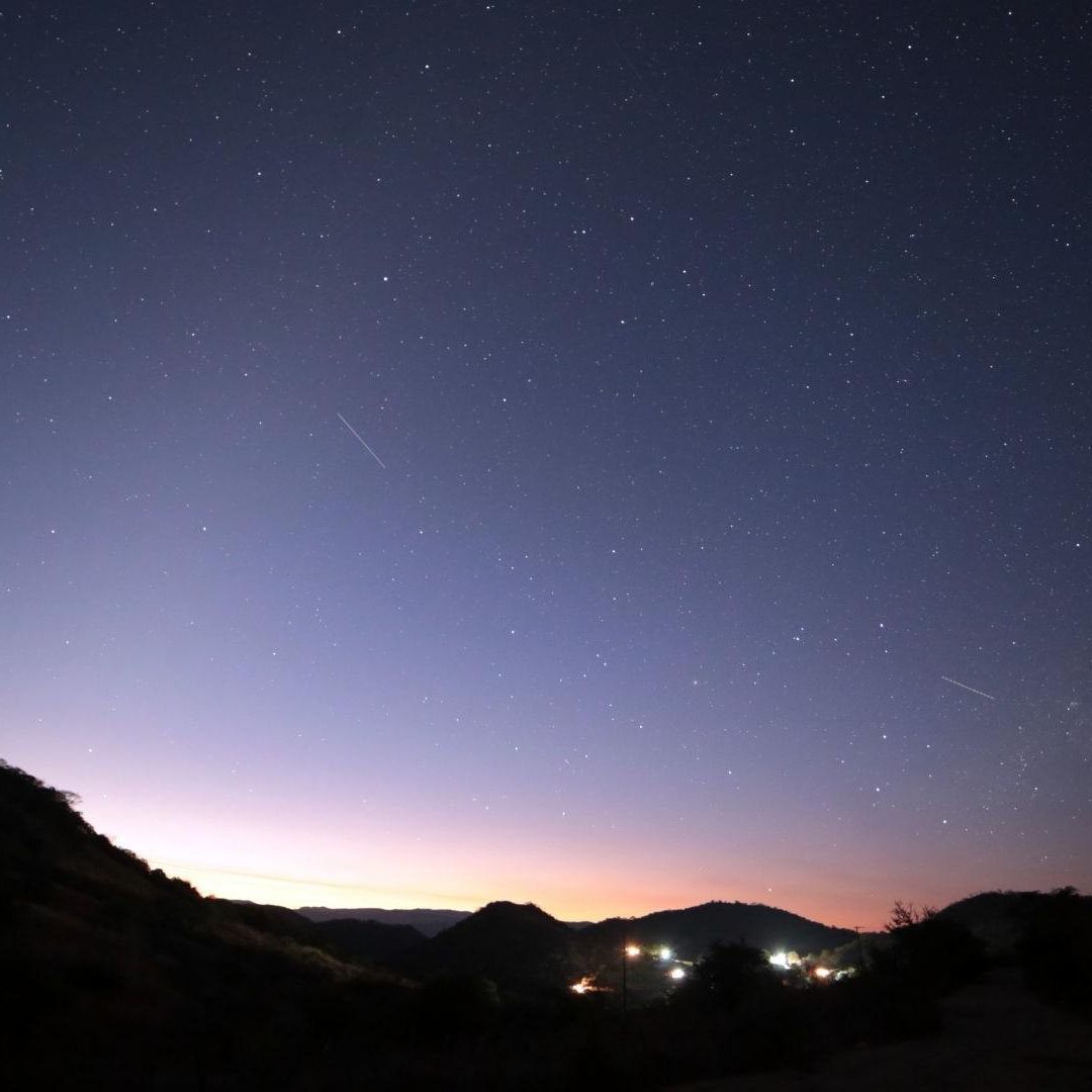 La lluvia de estrellas Delta Acuáridas, visita el planeta Tierra todos los años entre julio y agosto.