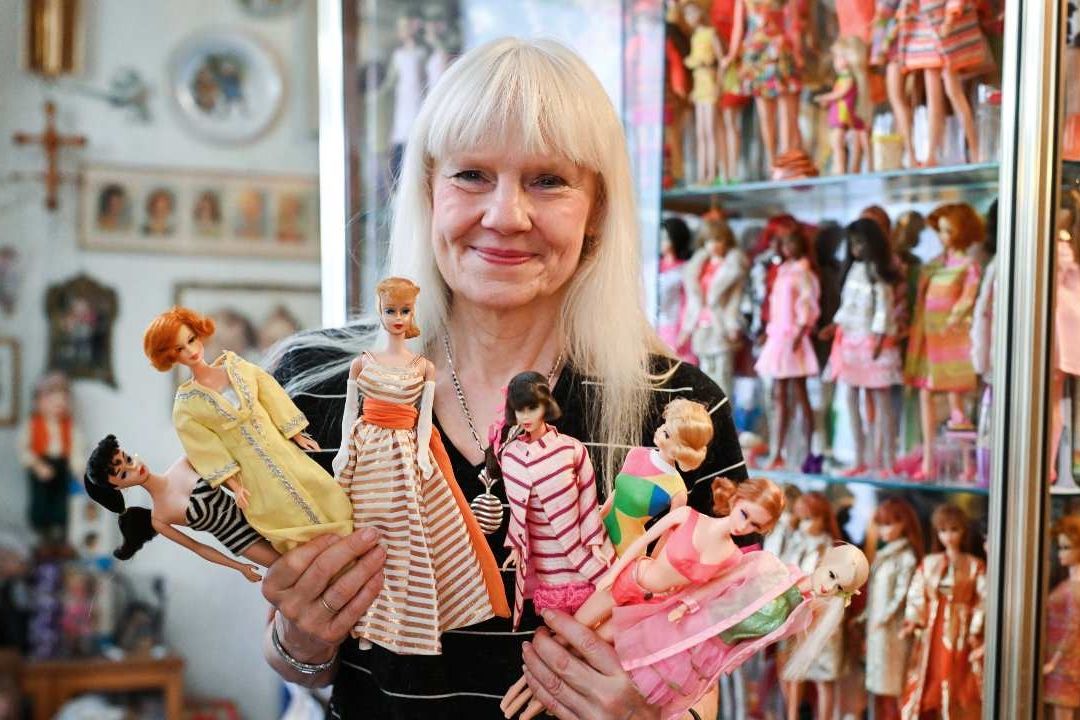 La fan alemana Bettina Dorfmann tiene la mayor colección de Barbie del mundo con 18 mil muñecas que presta a museos y exposiciones