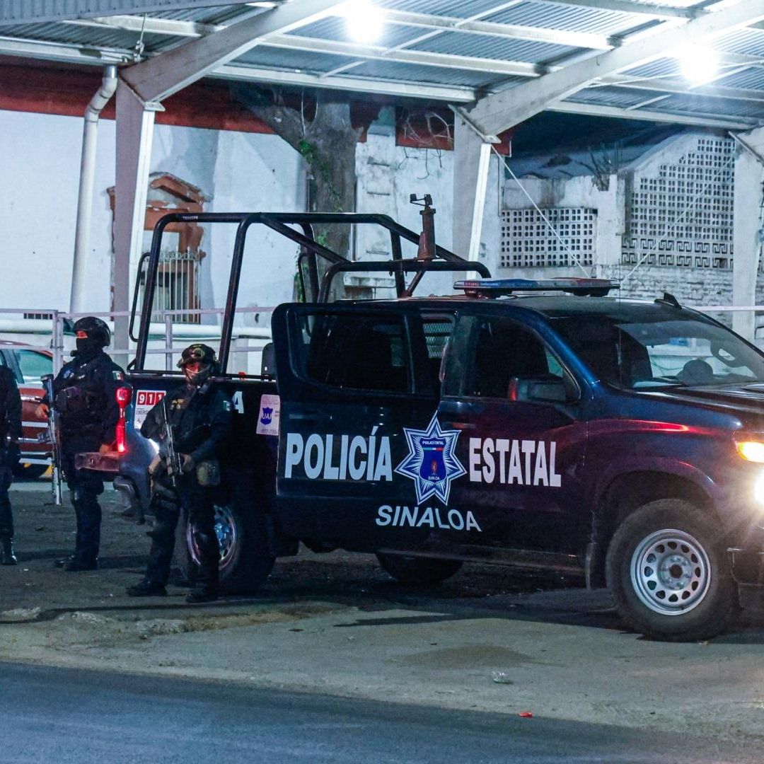 Título editorial Enfrentamiento en Culiacán Deja Cuatro Agresores Abatidos y Dos Agentes Heridos.