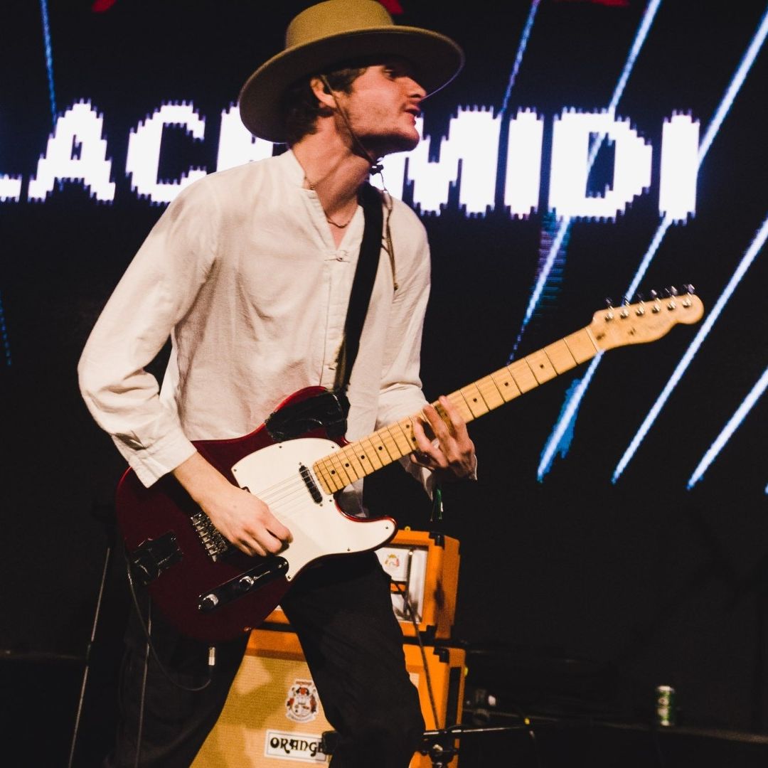 Muere Matt Kwasniewski-Kelvin, Guitarrista y Fundador de la Banda Black Midi
