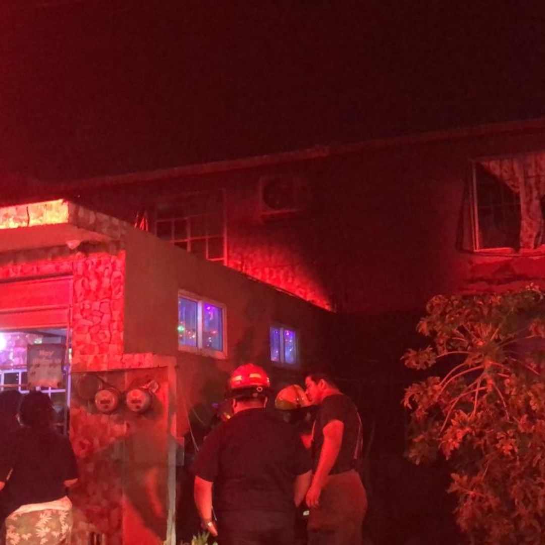 Pareja de adultos mayores resultan con quemaduras, tras el incendio de su vivienda ubicada en la colonia Las Gaviotas, al poniente de Coatzacoalcos.