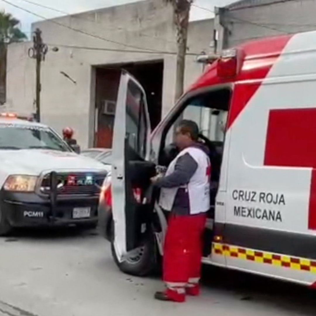 Protección Civil de Monterrey y paramédicos de la Cruz Roja