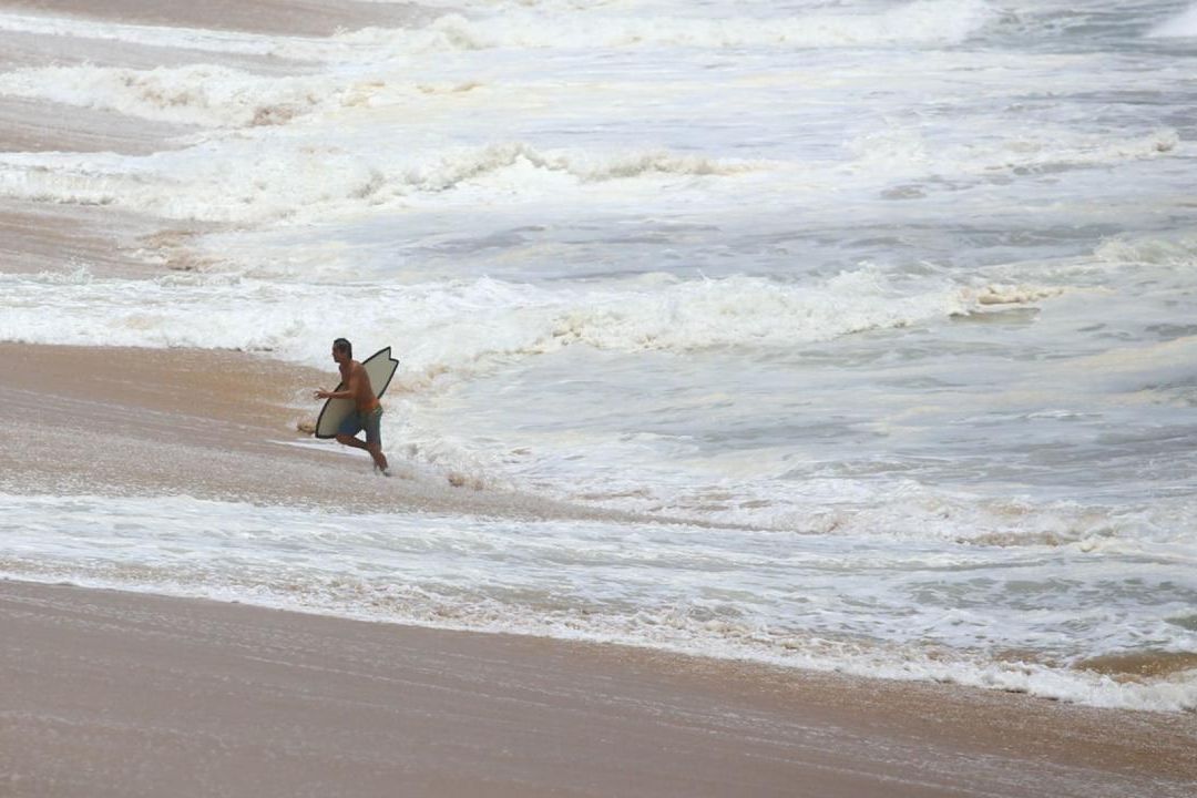 Alertan por Mar de Fondo y Corrientes de Arrastre en Acapulco