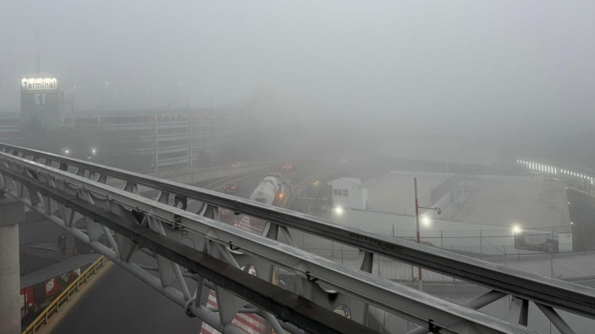Banco de niebla en el AICM.