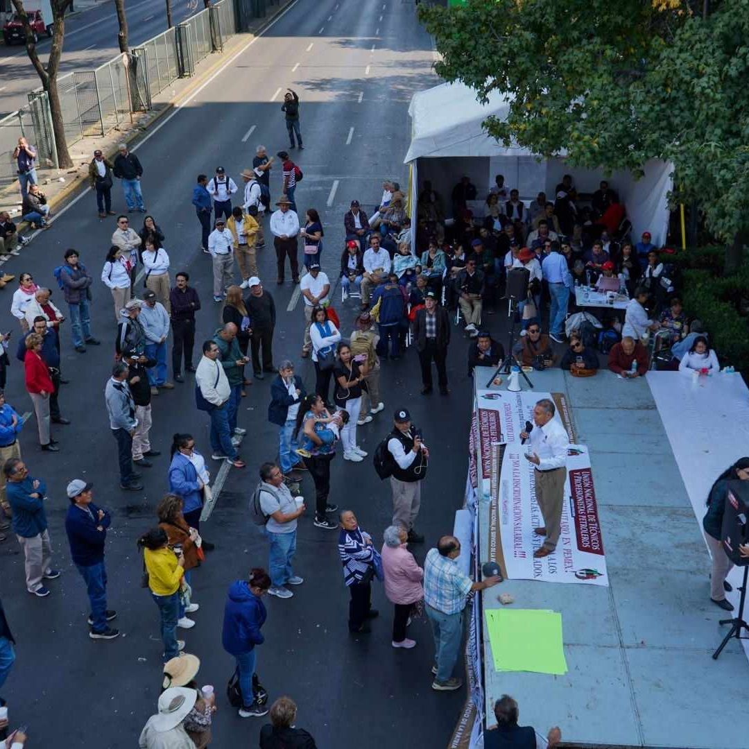 protesta de Integrantes de la Unión Nacional de Técnicos y Profesionistas Petroleros