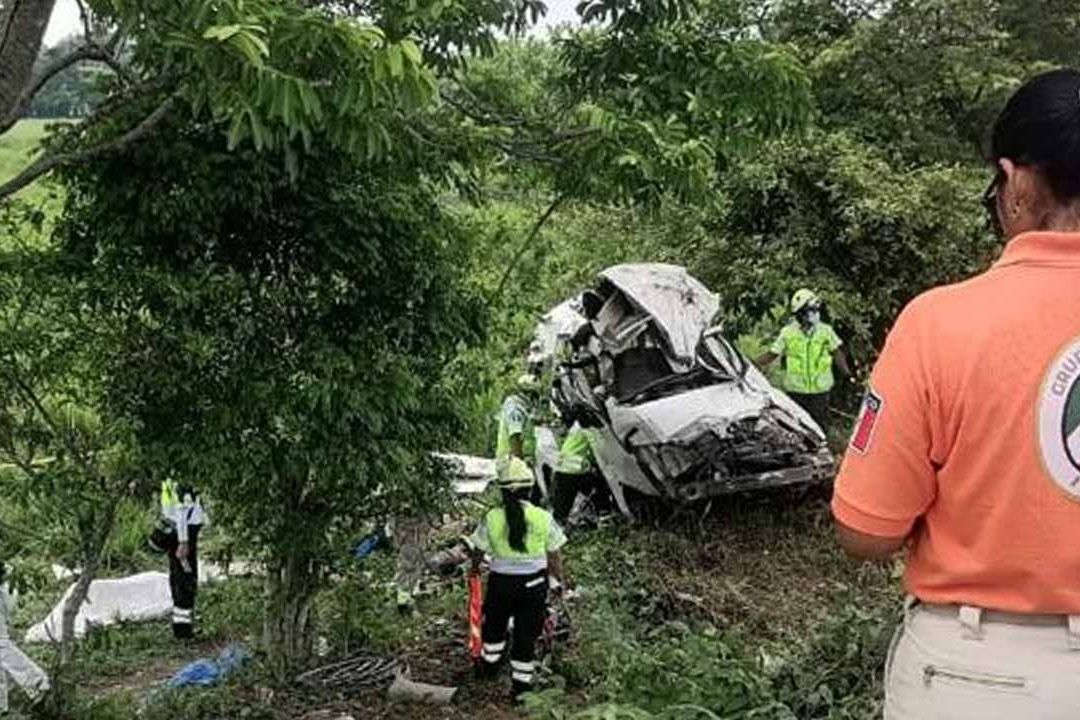 Al menos cinco migrantes murieron y 18 resultaron heridos en un accidente carretero en Tabaco, informó el INM