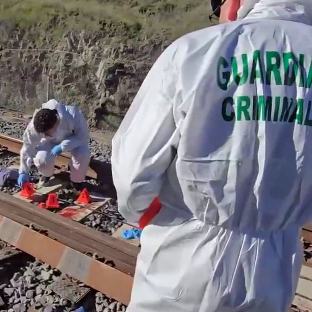 Guardia Civil de Espaa realiza labores de investigación luego del accidente ferroviario de Adamuz. Foto: X @guardiacivil