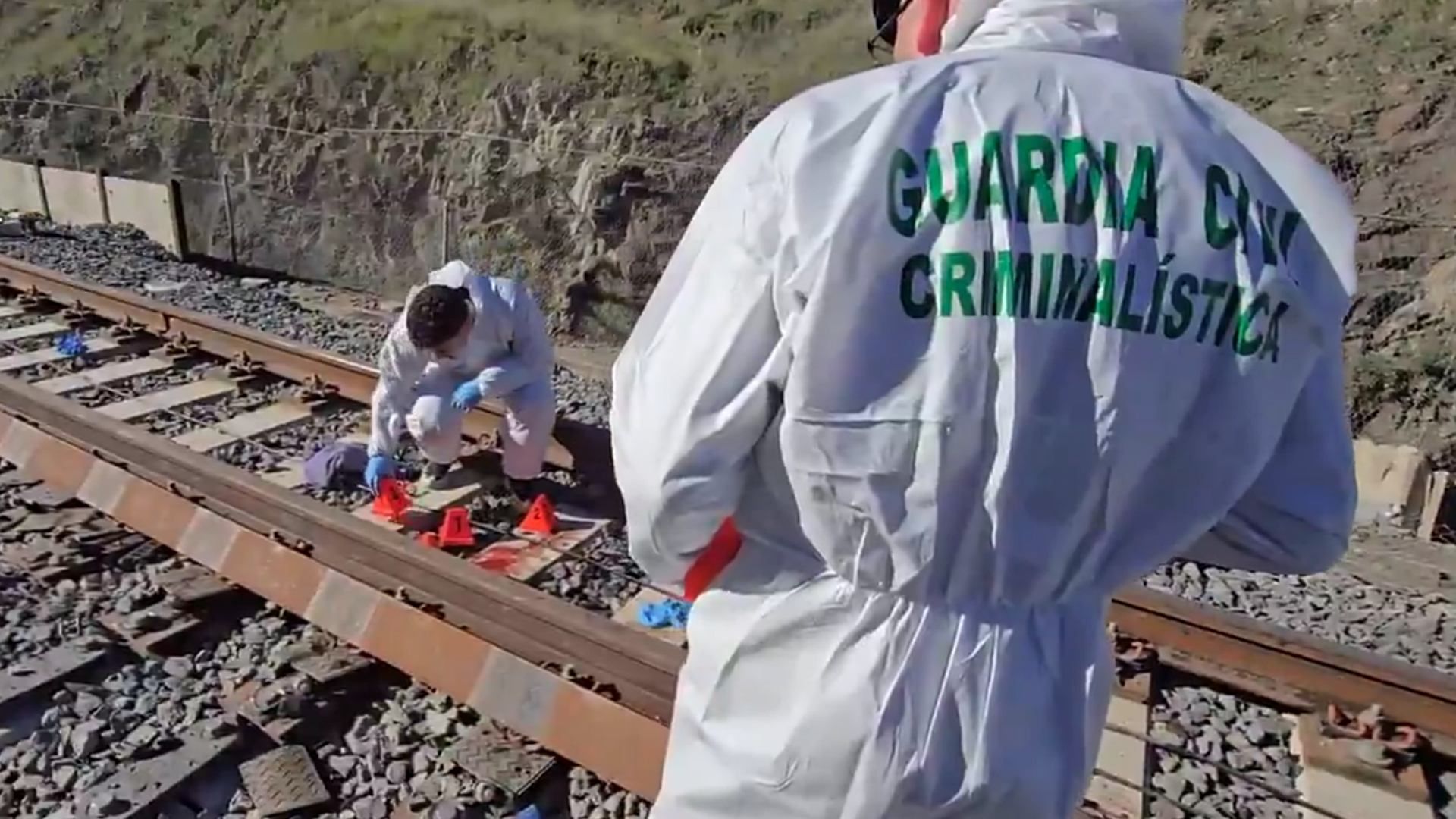 Guardia Civil de Espaa realiza labores de investigación luego del accidente ferroviario de Adamuz. Foto: X @guardiacivil