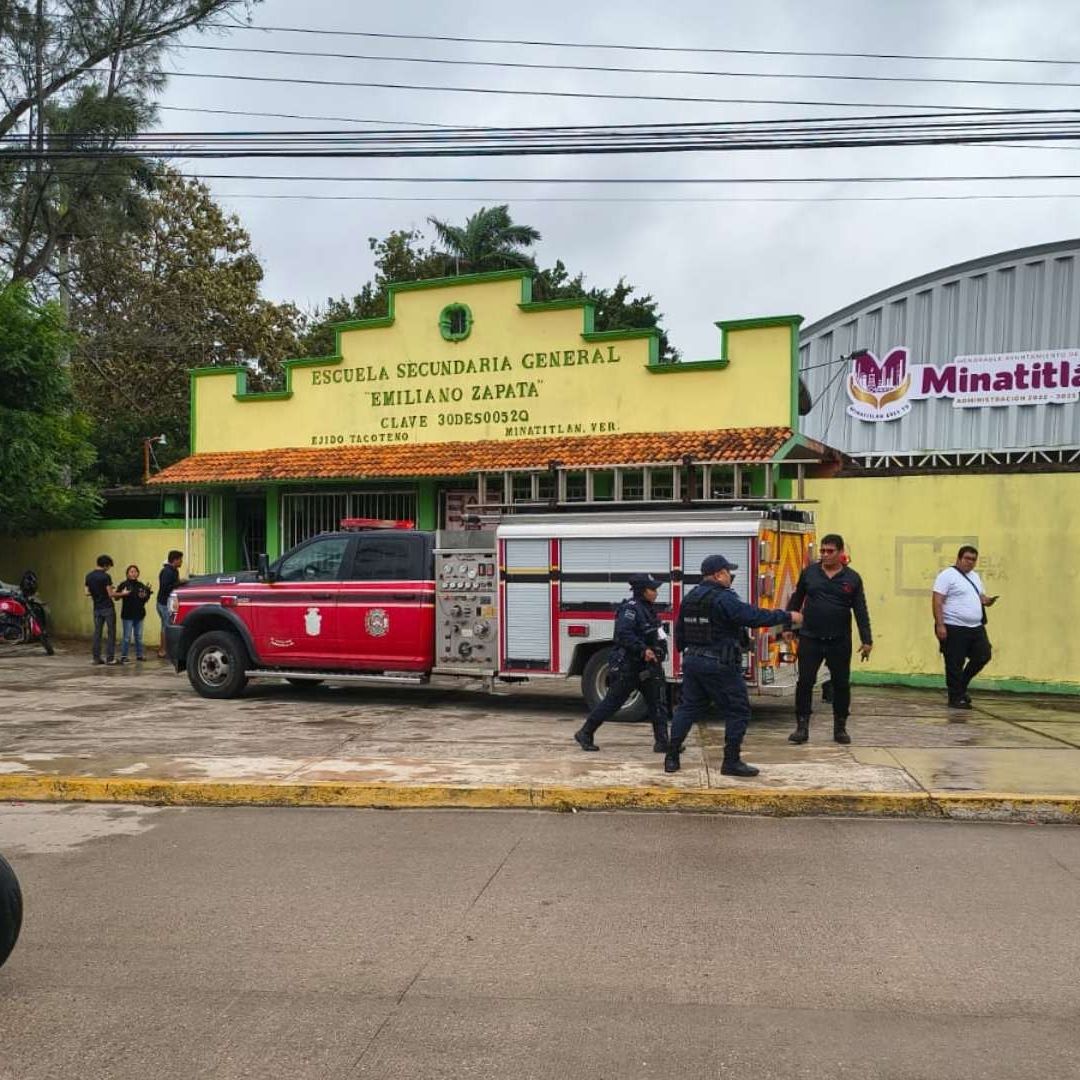 Manada de Perros Pitbull Atacan Menores Dentro Escuela Secundaria Emiliano Zapata Minatitlán Veracruz