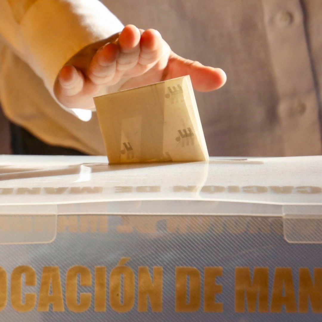 Ciudadanos de Oaxaca participan en la jornada de revocación de mandato
