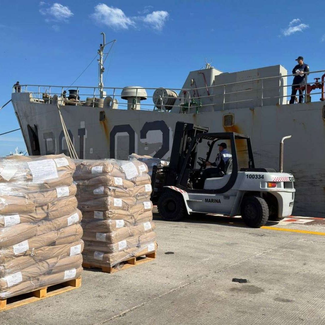 Buque de la Marina con ayuda humanitaria para Cuba