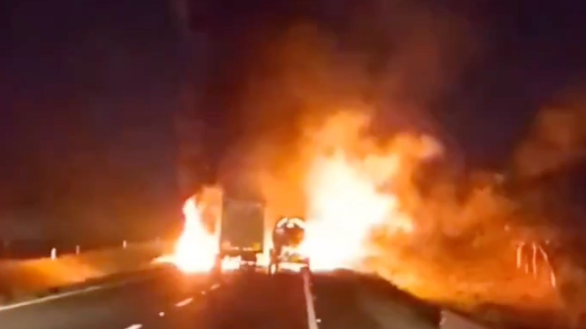 Accidente Tráiler Incendio Pipa Cierre Tráfico Autopista Córdoba Veracruz Tinaja