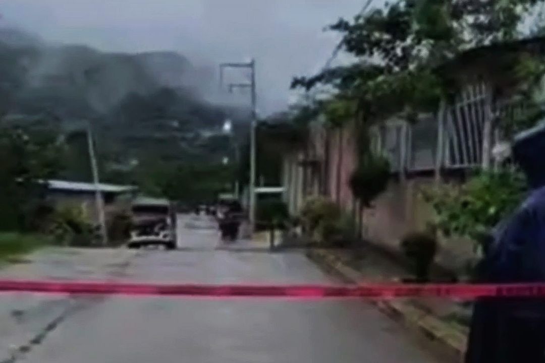 Calcinan a dos personas en Tixtla, Guerrero