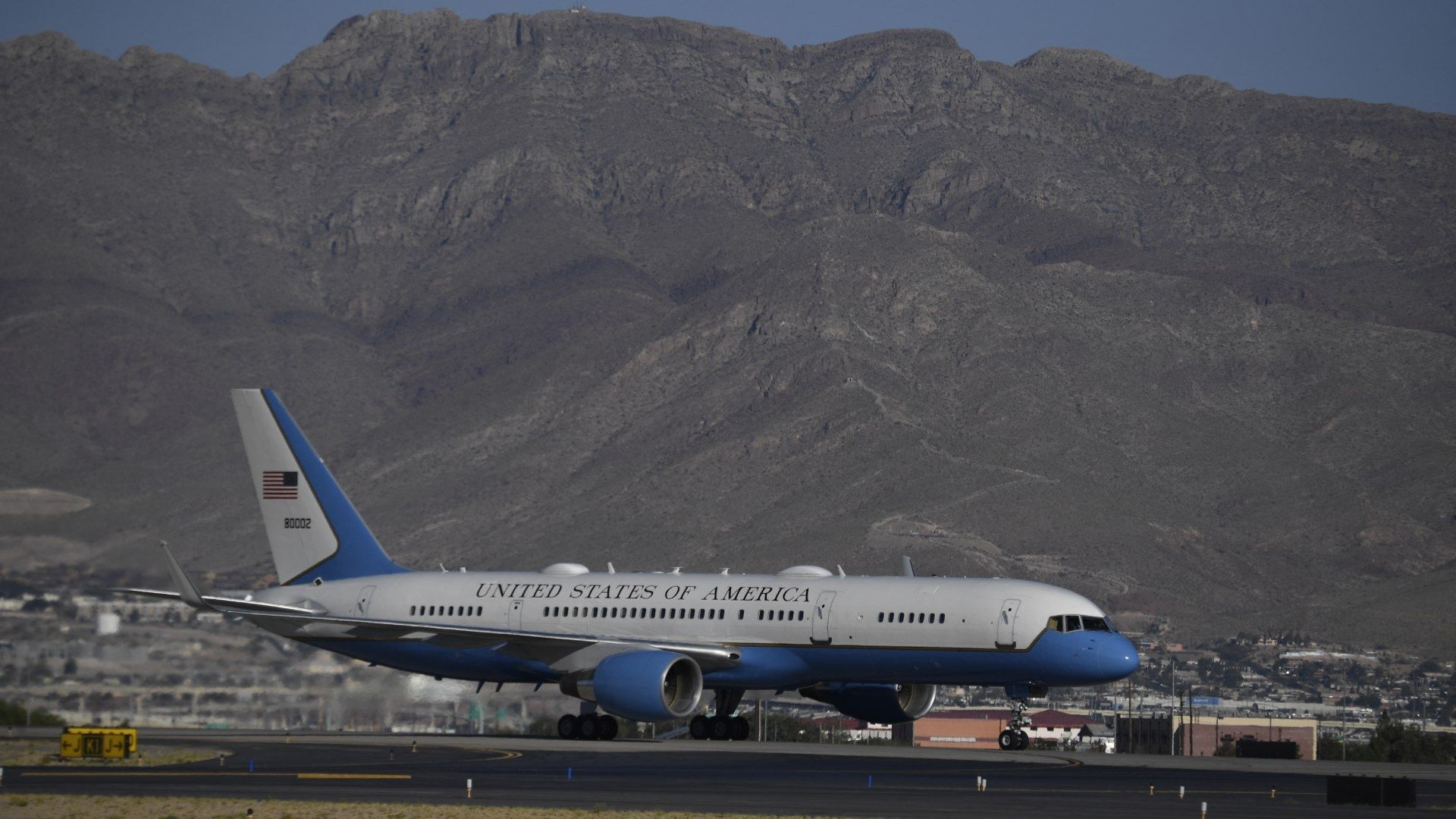 Suspenden 10 Días Todos los Vuelos del Aeropuerto de El Paso por 'Razones de Seguridad'.