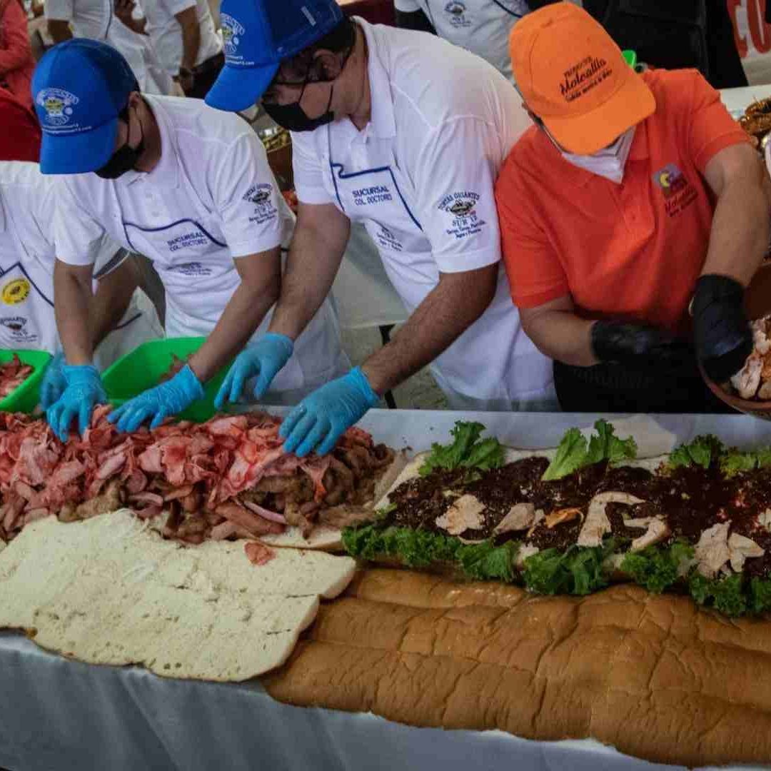 Lánzate a Probar Gratis la Torta de 75 Metros y 900 Kilos en CDMX