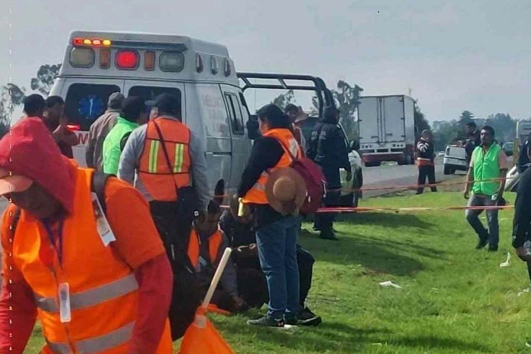 Embiste Taxista a Peregrinos de la Central de Abastos de Toluca