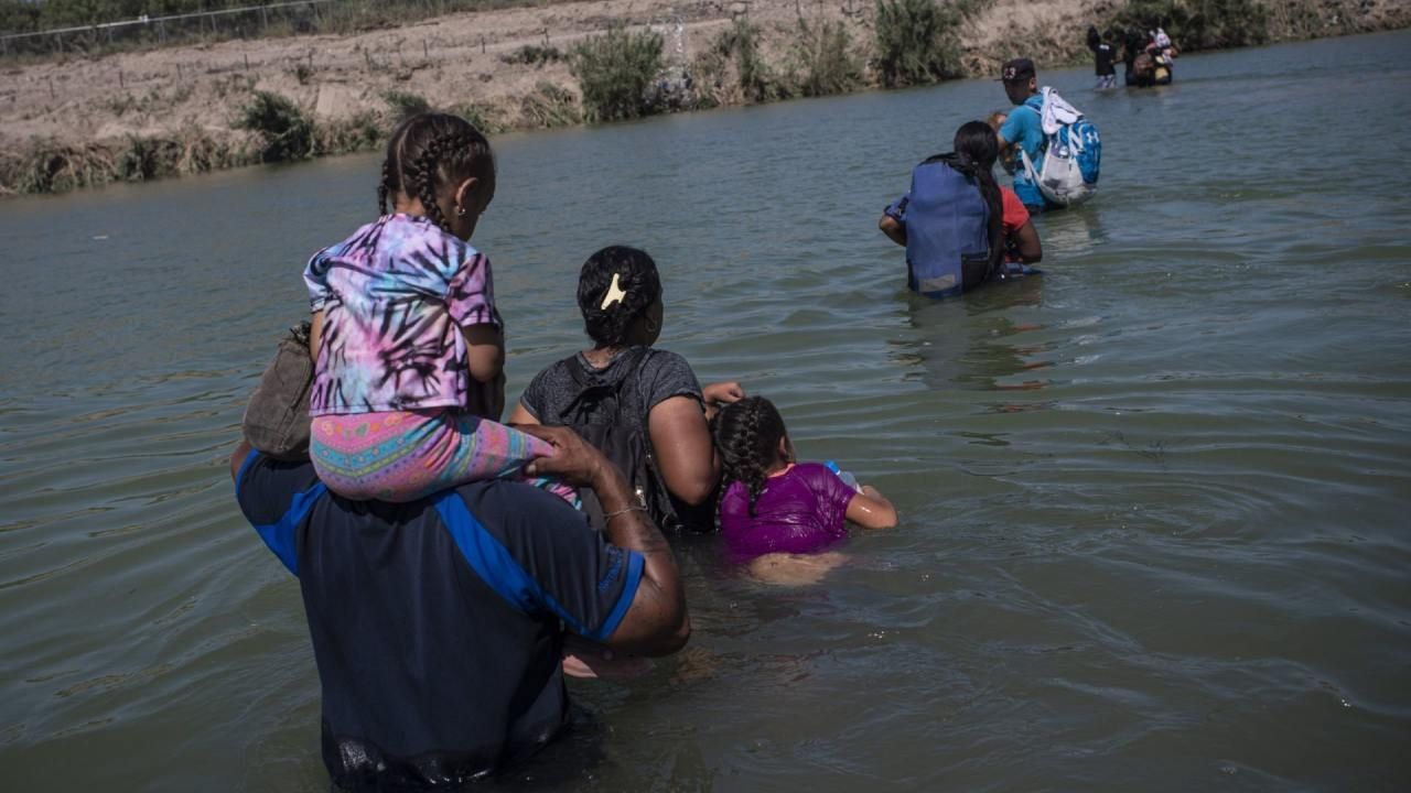 Más de Cien Migrantes Han Muerto Cruzando la Frontera con Texas
