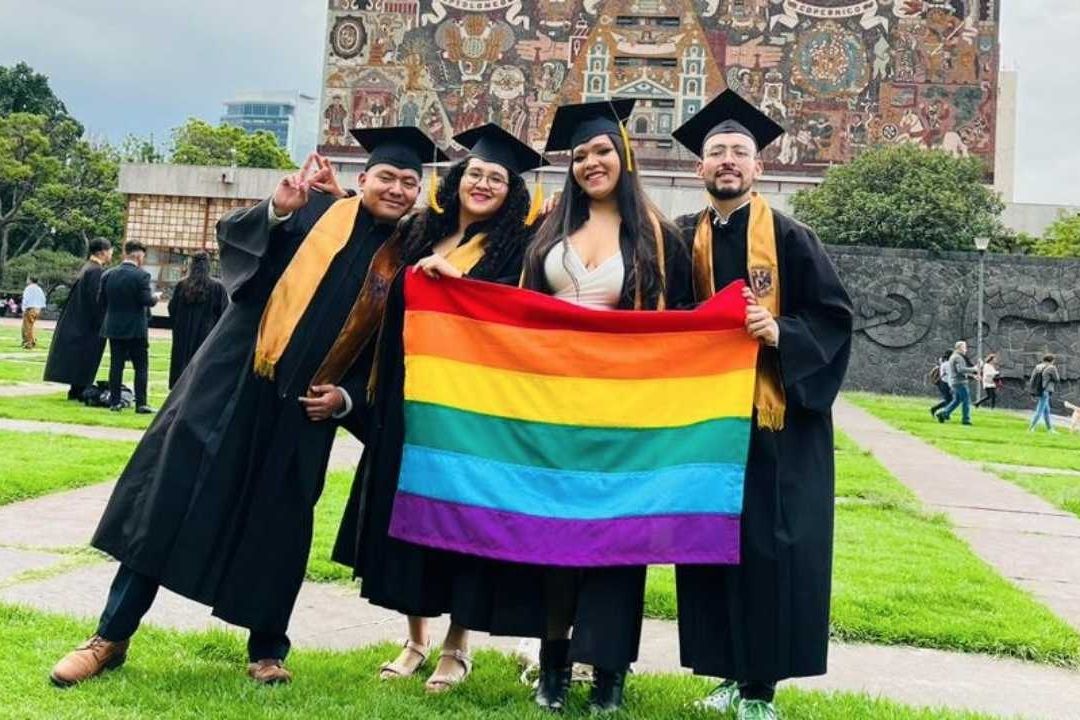 Alumno de la UNAM denuncia LGBTfobia en foto generacional