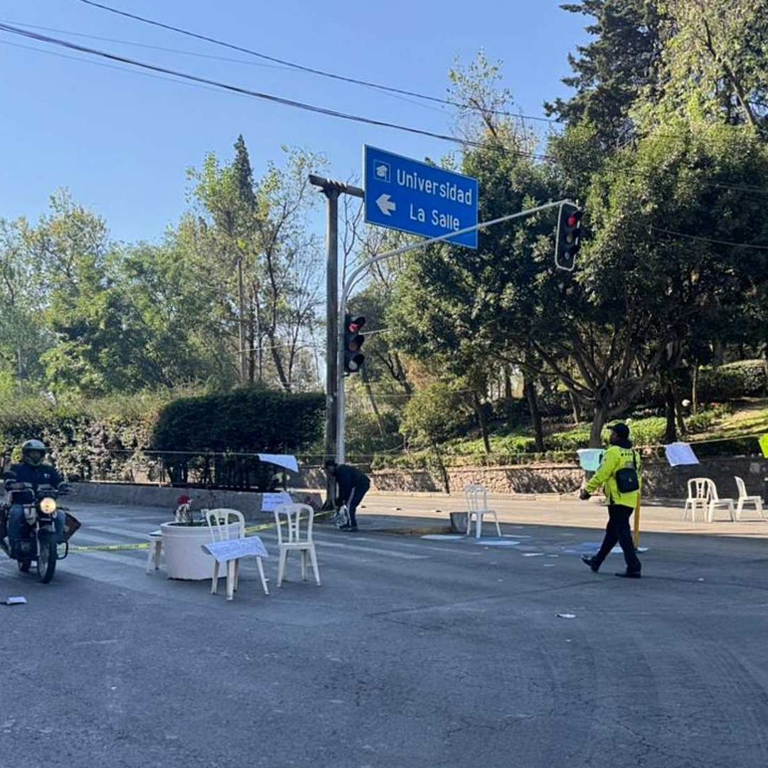 Personas bloquean Parque Lira en la Ciudad de México