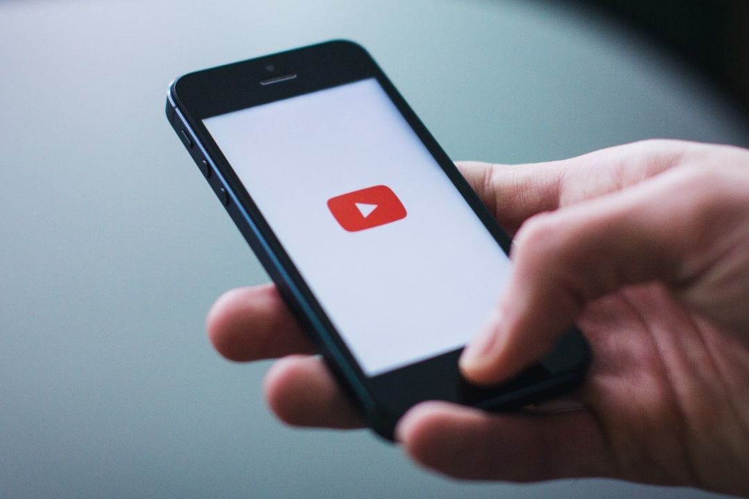 YouTube incluirá resúmenes creados por inteligencia artificial en sus videos