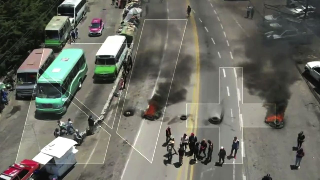 Bloqueos y quema de llantas en la carretera federal México-Cuernavaca