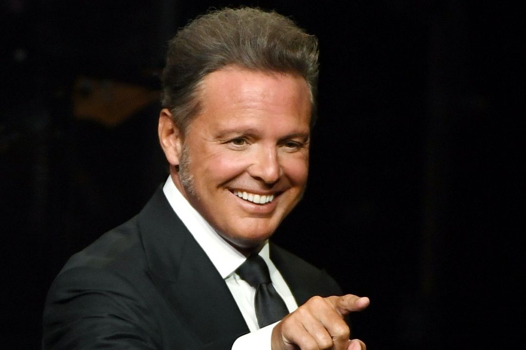 Luis Miguel llegó a Argentina y enloqueció a sus fans que lo esperaban en su hotel