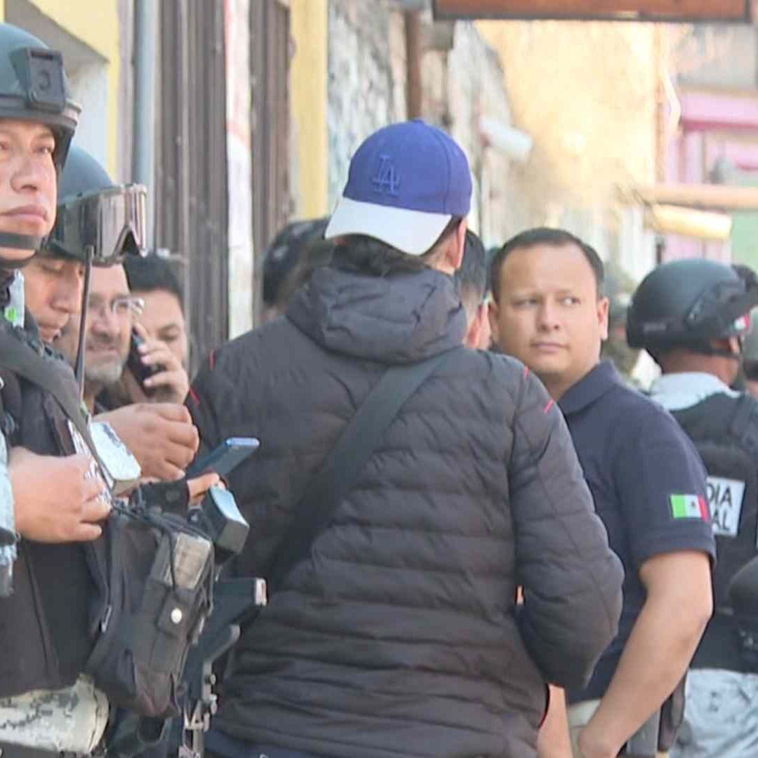 El agresor logró escapar pese al amplio operativo desplegado por policías y fuerzas federales.