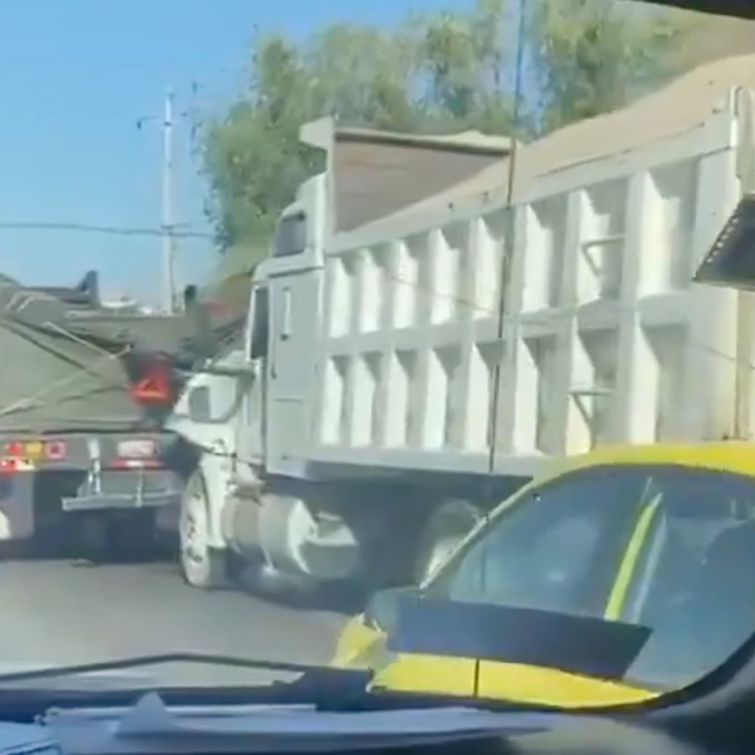 Choque Múltiple Carambola por Tractocamión Torton Camión de Volteo Sin Frenos en Periférico entre 14 y 24 Sur