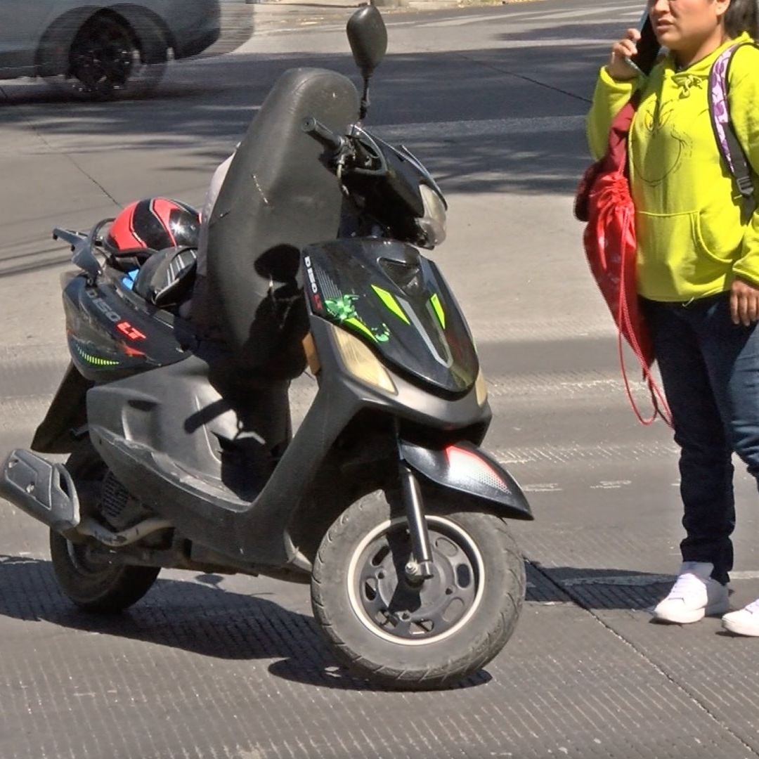 Dos Mujeres Motociclistas Atropelladas Vehículo Bulevar 5 de Mayo Puebla