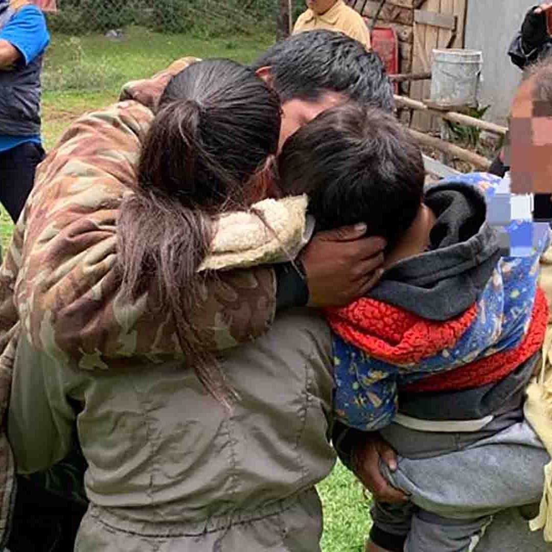 Rescatan a Madre e Hijo Extraviados en zona Boscosa de Temoaya