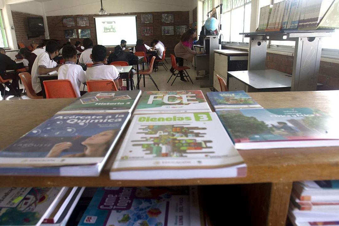 Chihuahua ordena frenar distribución de los nuevos libros de la SEP