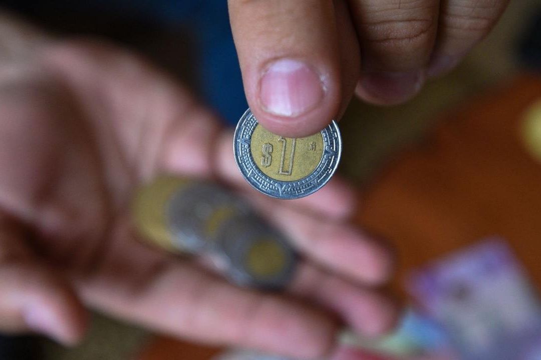 Una moneda de peso es presentada para su valoración