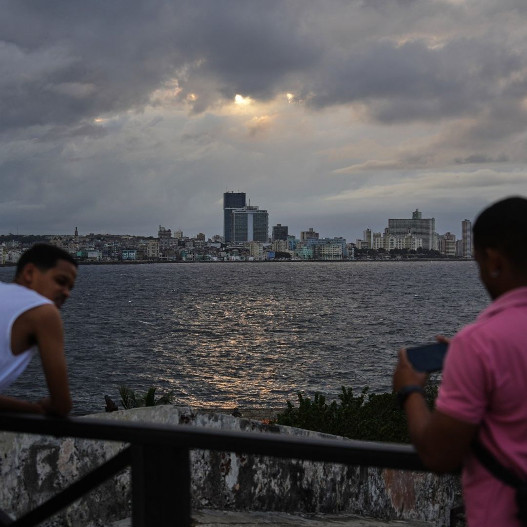 Rusia Acusa a Estados Unidos de "Asfixiar" a Cuba En Plena Crisis Energética y Alista Apoyo.