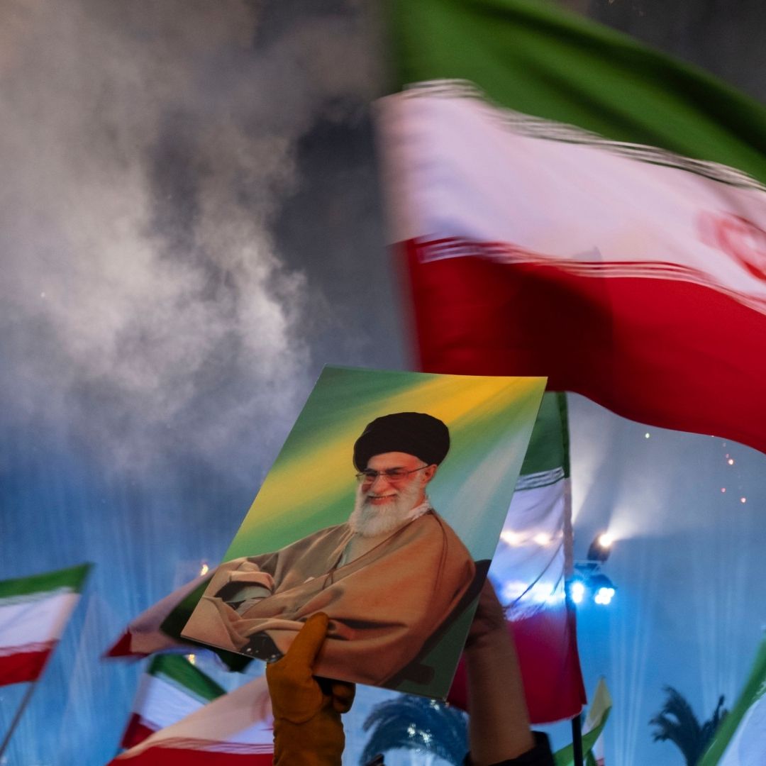 Irán Asegura que No Renunciará a Enriquecimiento Nuclear; Dice que Militares de EUA No Intimidan.
