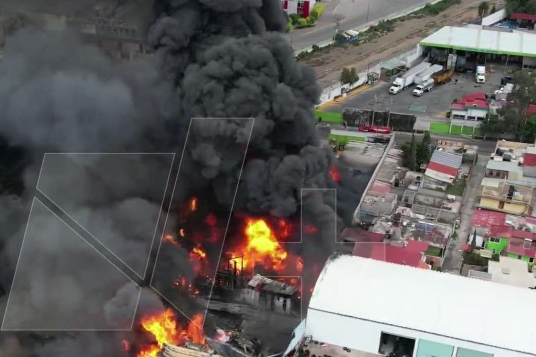 Enorme incendio en fábrica de Chicoloapan