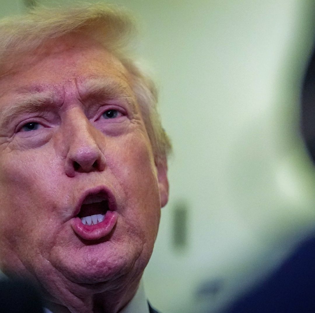 Dice Donald Trump que No Se Disculpará por la Publicación de Video Racista contra los Obama