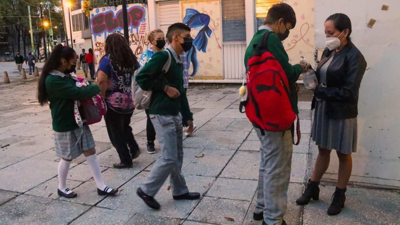 Alumnos ingresan a la secundaria
