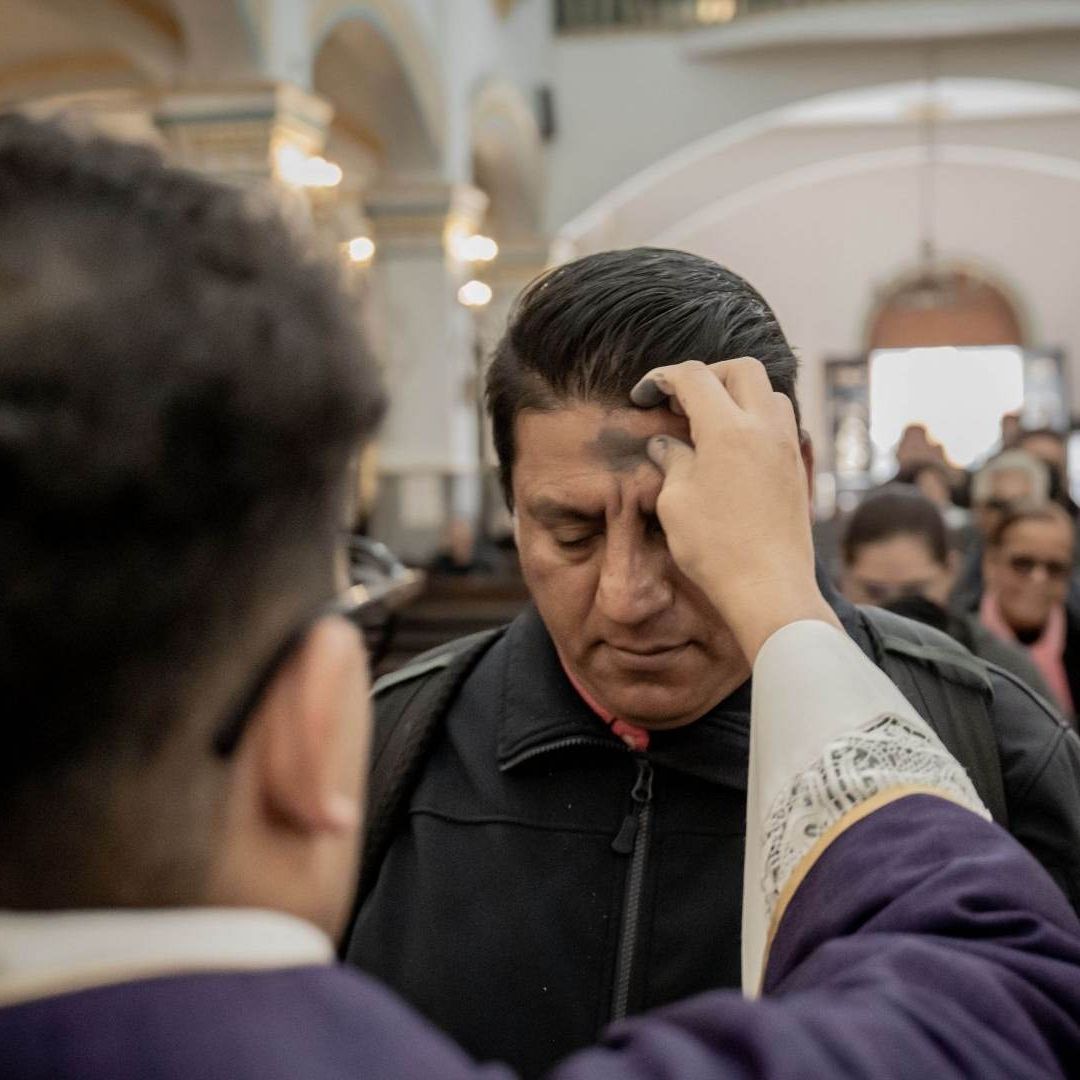 Católicos celebran el Miércoles de Ceniza