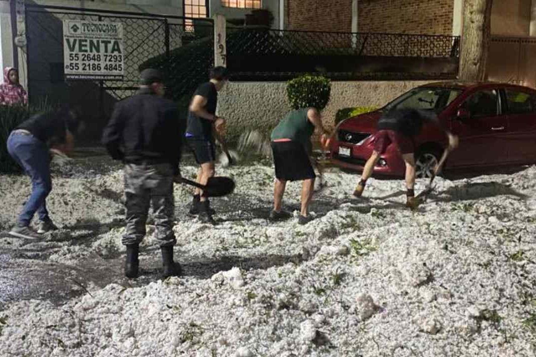 Galería | Granizada Pinta de Blanco Calles de Lomas de las Águilas, CDMX