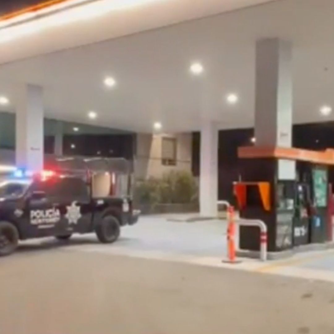 Policía de Monterrey en gasolinera