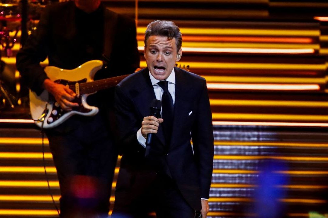 ¿Qué Canción Dedicó Luis Miguel a Su Novia Paloma Cuevas en Concierto?