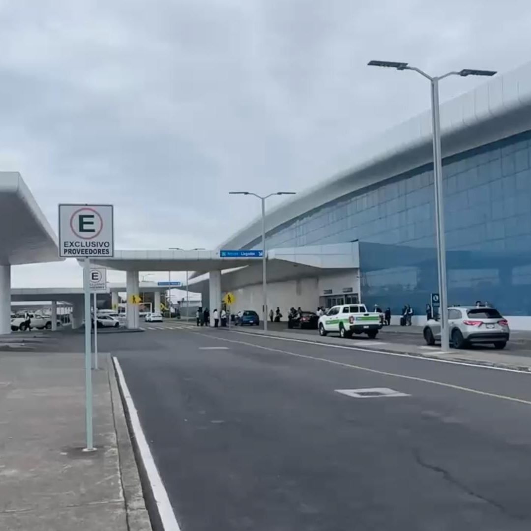 Avión Aterriza de Emergencia en Aeropuerto de Veracruz Volaris Venía Ciudad de México Destino Cancún