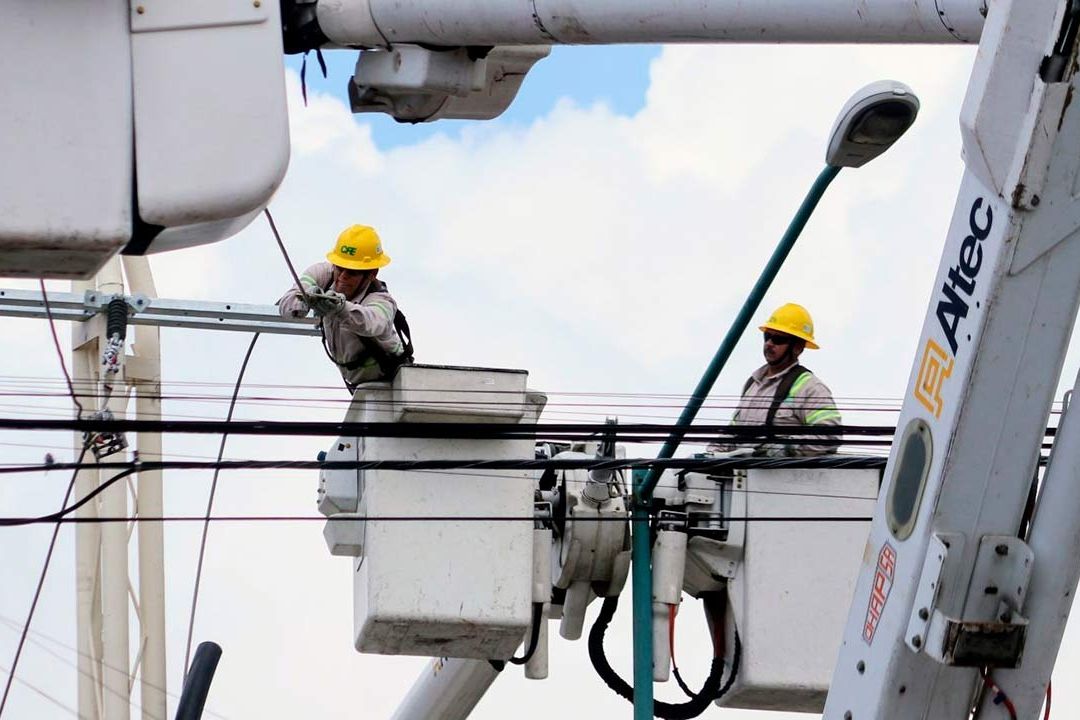 Termina con Empleado de CFE, y le Cortan la Luz