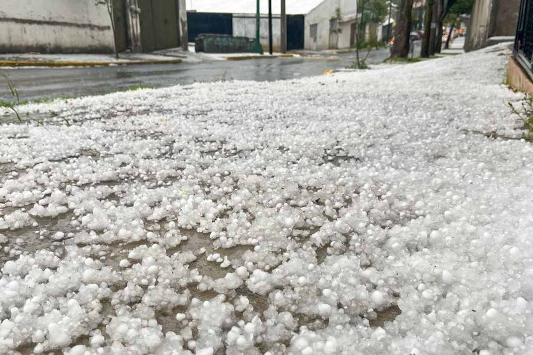 La aparición de granizo en verano puede resultar dificil de comprender, pero esta se debe a un fenómeno climático que te explicaremos a continuación